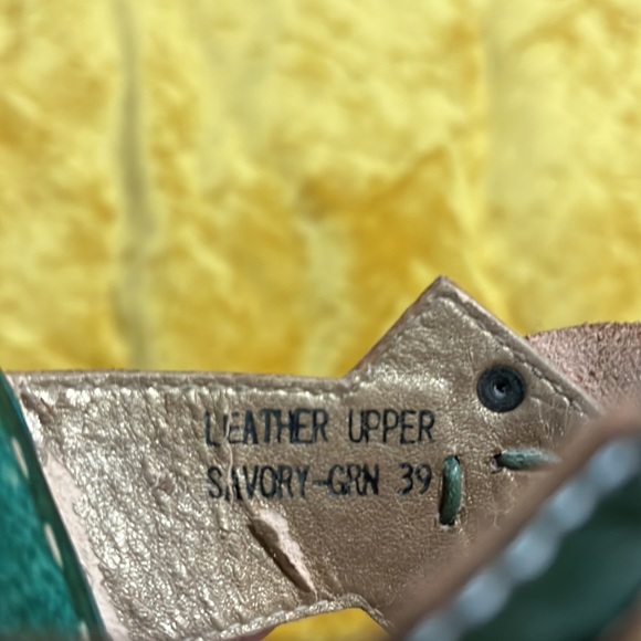 Sandles - Picture 4 of 5